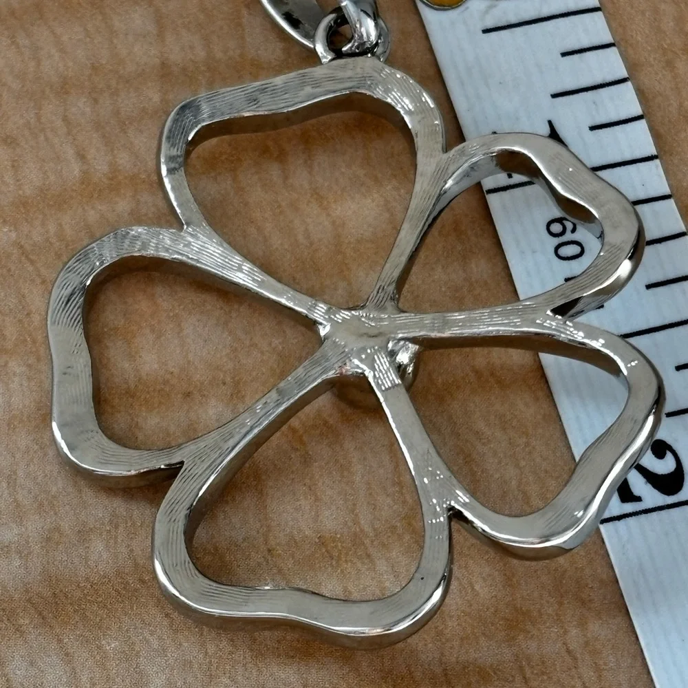 Lia Sophia flower pendant/ Brand NEW with tags in box - Picture 5 of 8